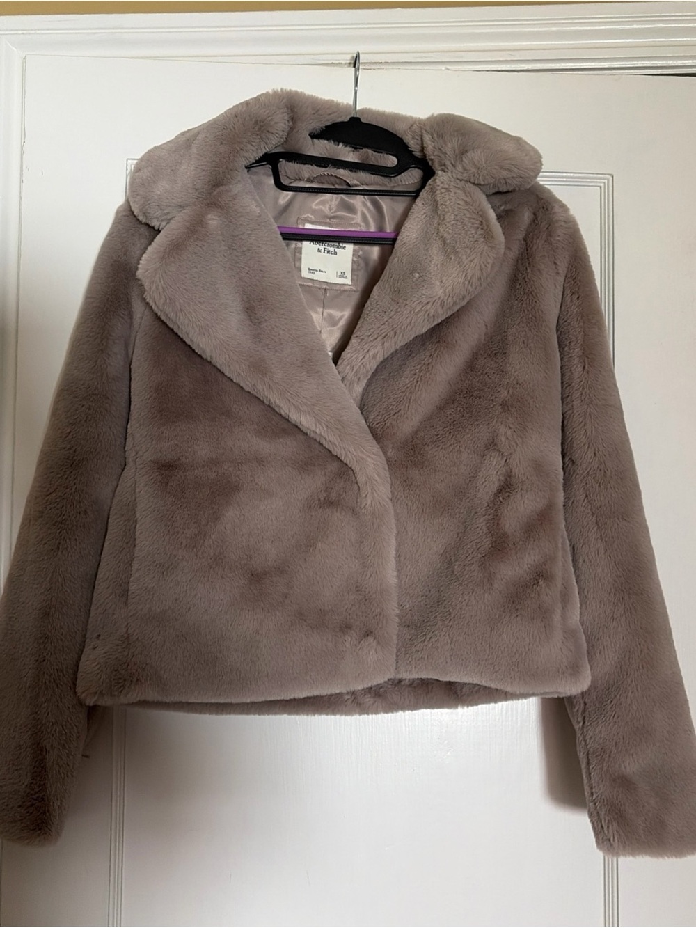 NWT Abercrombie Fitch A&F Faux Fur Cropped Jacket Grey Extra Small XS
